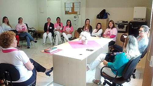 Enfermeiras recebem capacitação no Outubro Rosa em Tijucas